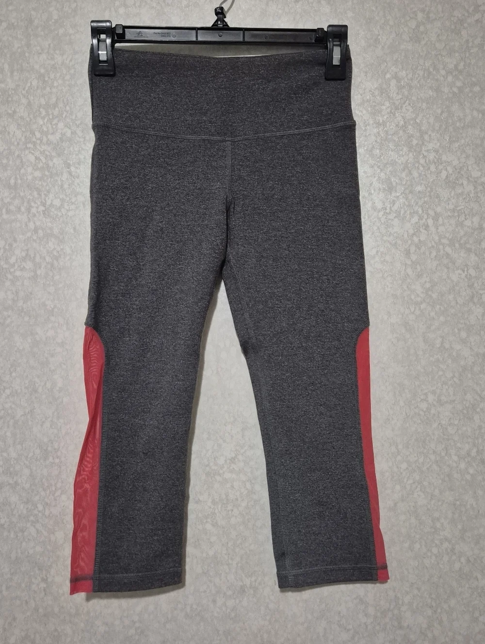 ALO Yoga  Charcoal Cropped Leggings with Coral-Pink Side Panels...size:XS